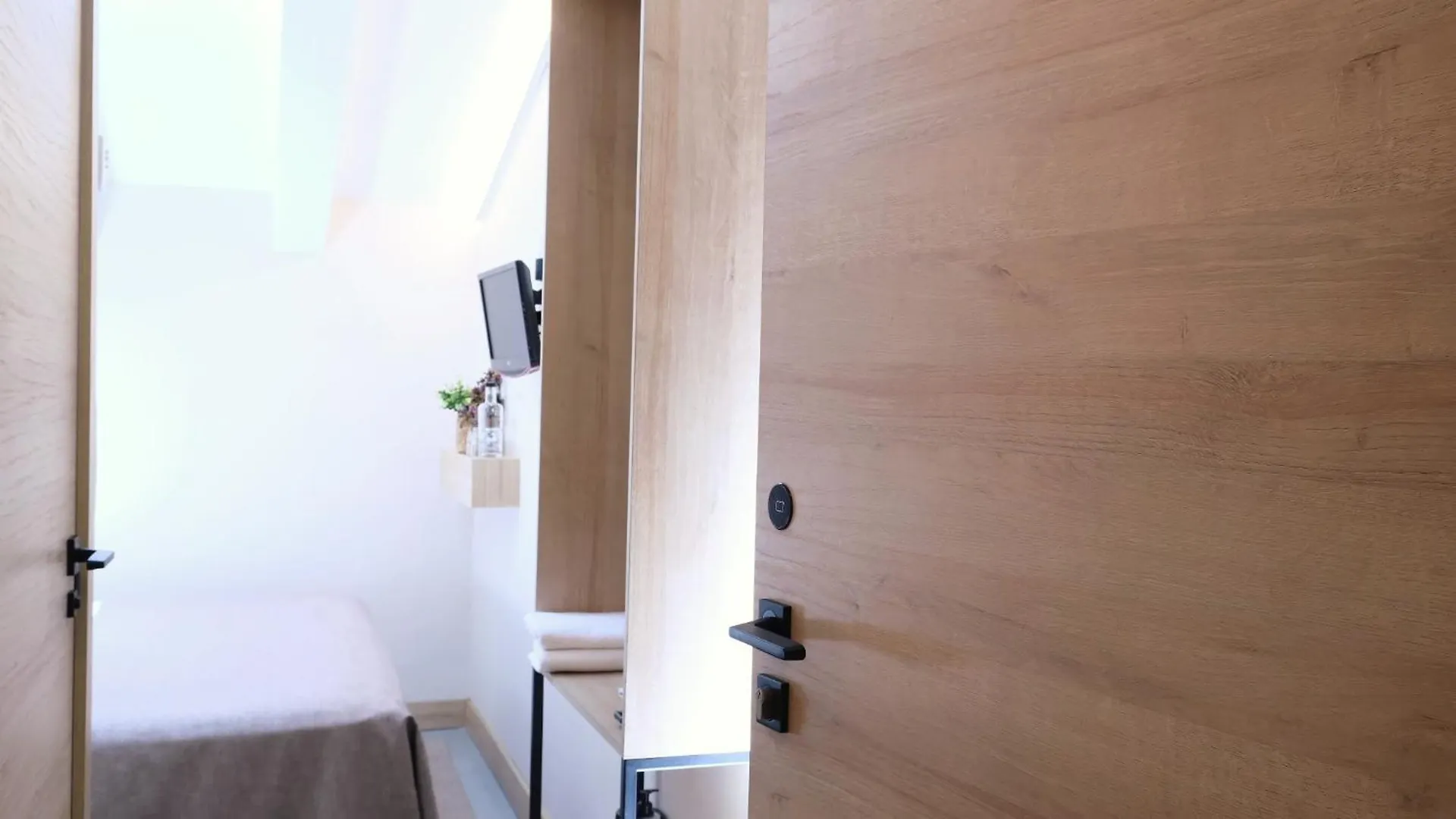 Hotel Casa Gardenia Barcelona 2*,